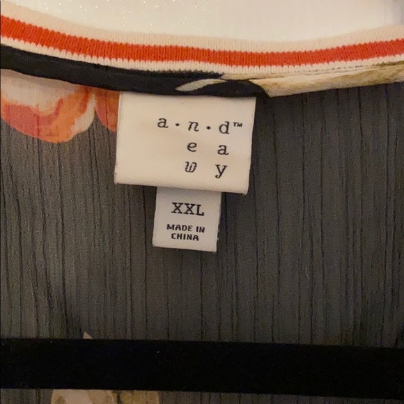 Sheer Floral Top - Picture 3 of 4